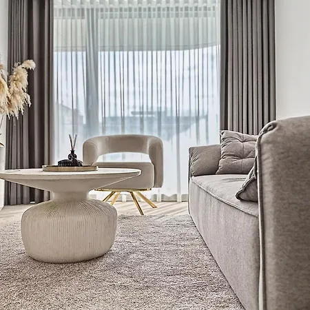 Tomis Grand Lägenhetshotell